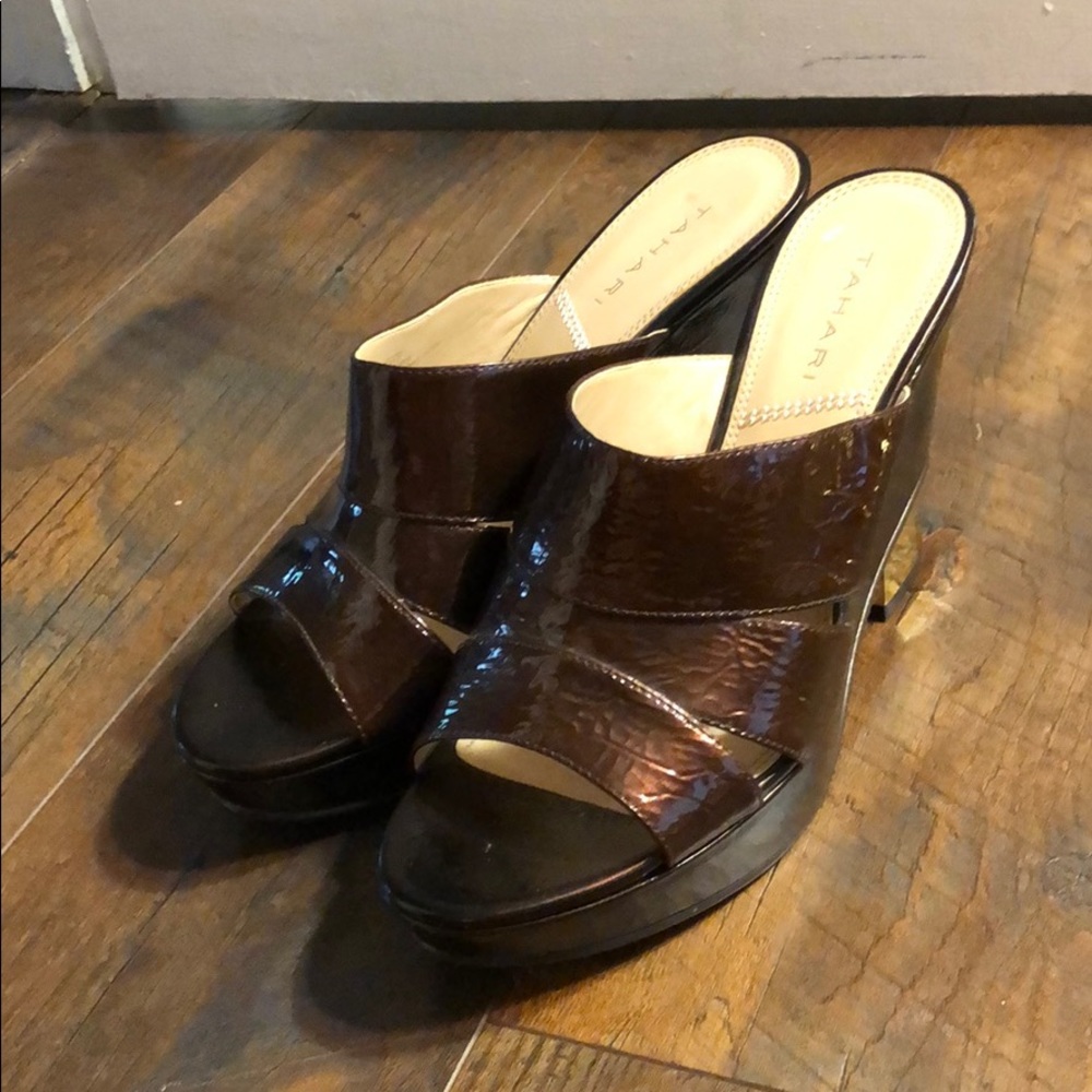 Tahari Women’s Leather Wedge Sandals, size 9